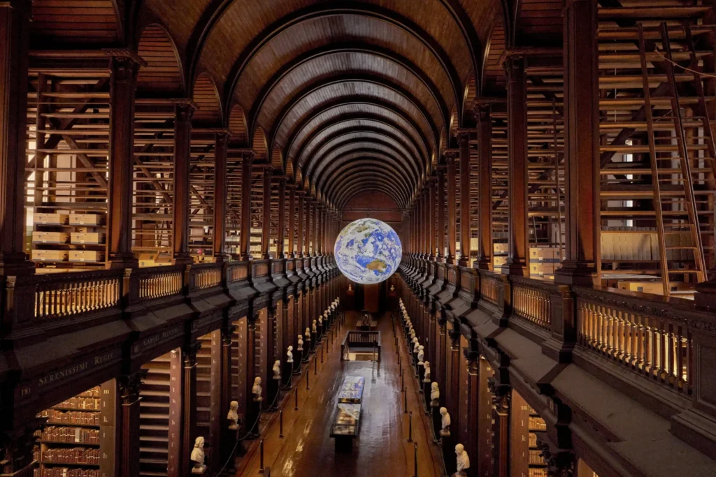trinity-college-the-book-kells