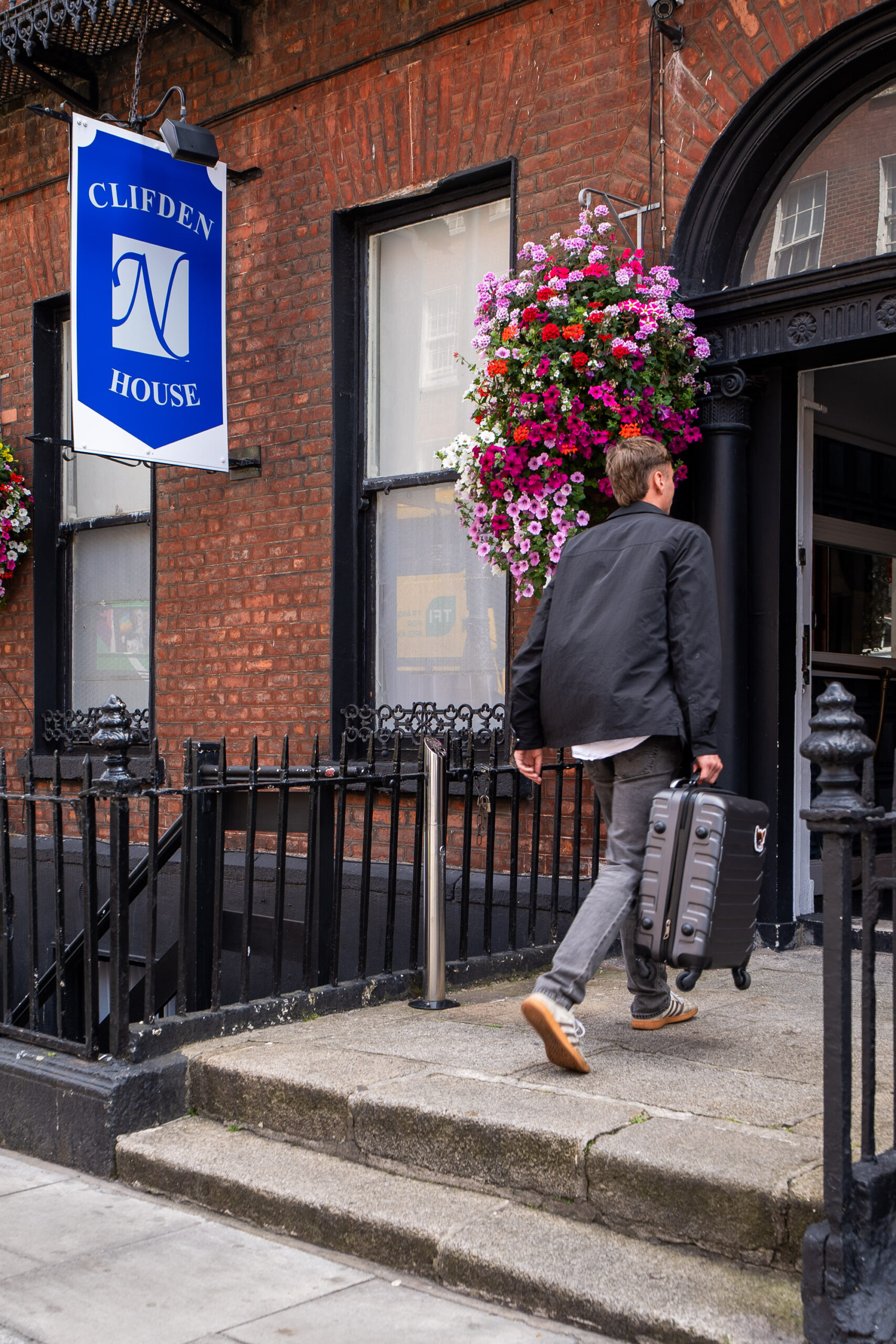 Check-in at Clifden Guesthouse Dublin